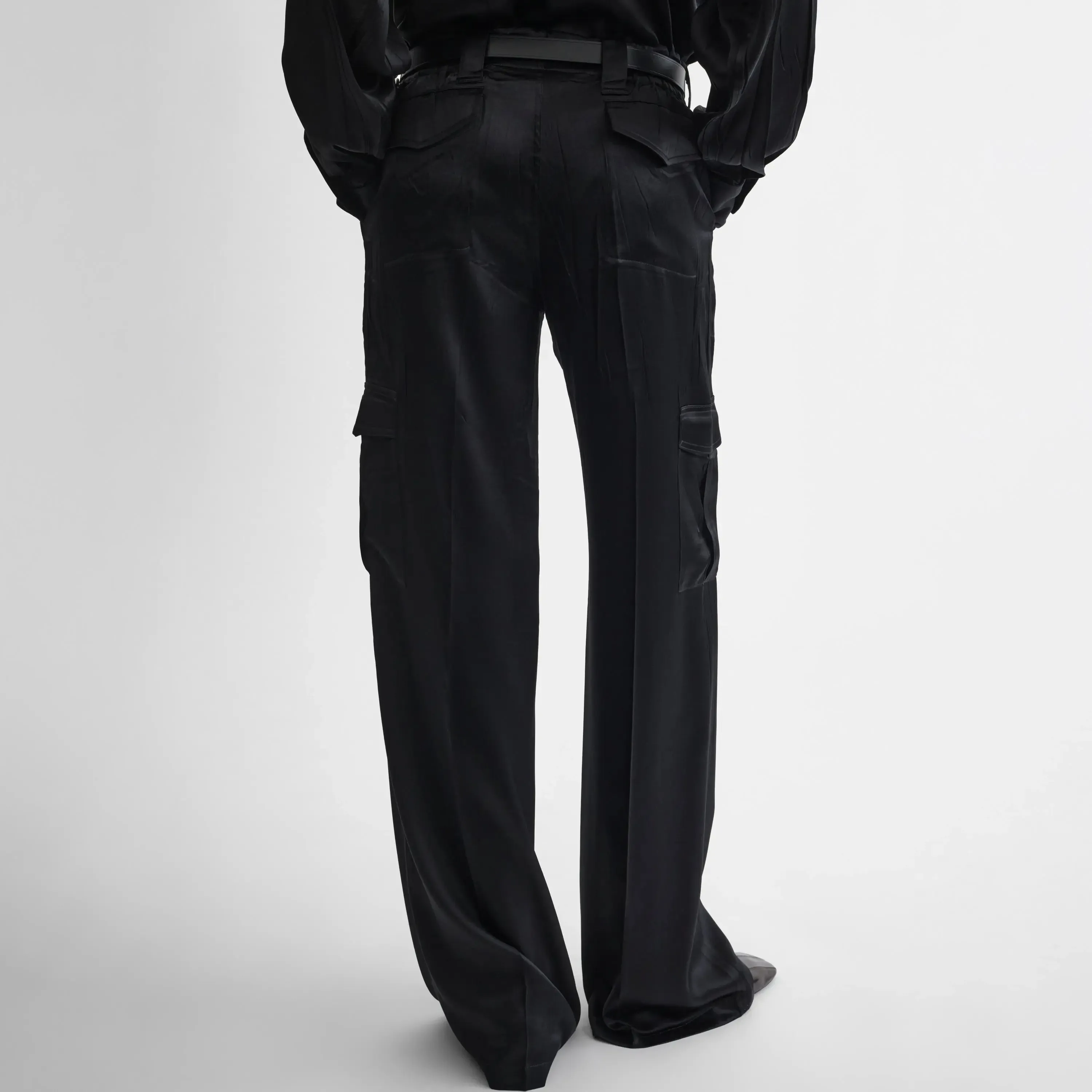 LIQUID CARGO TROUSERS | black silk