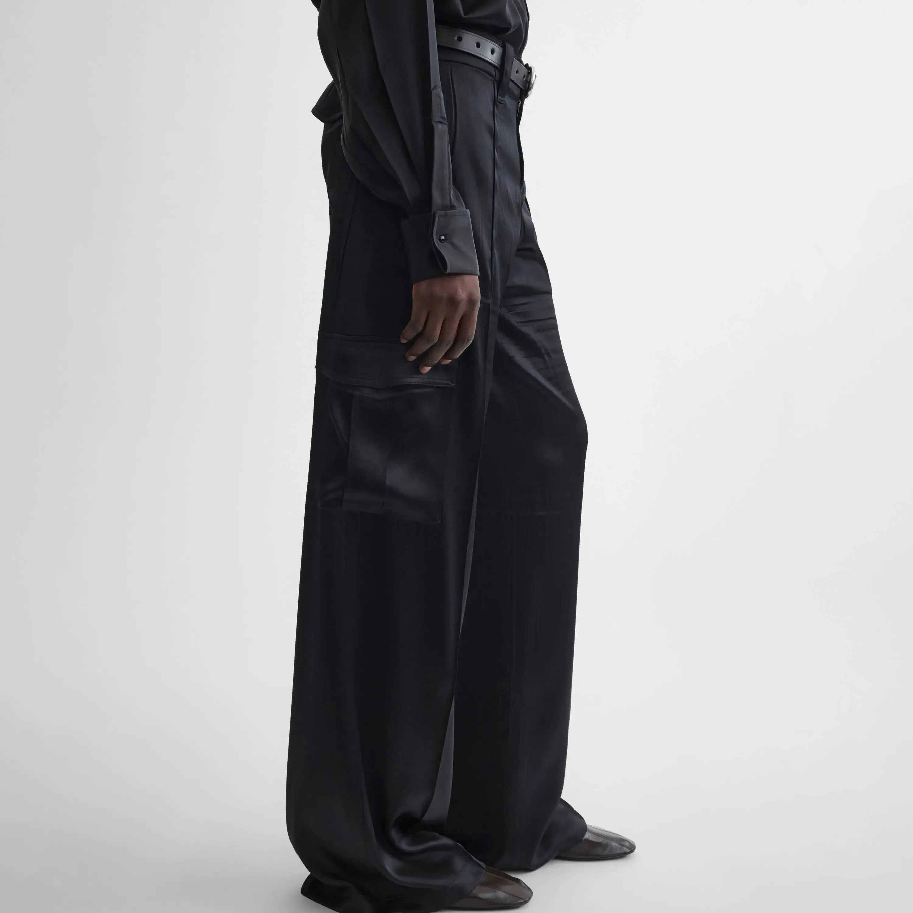 LIQUID CARGO TROUSERS | black silk